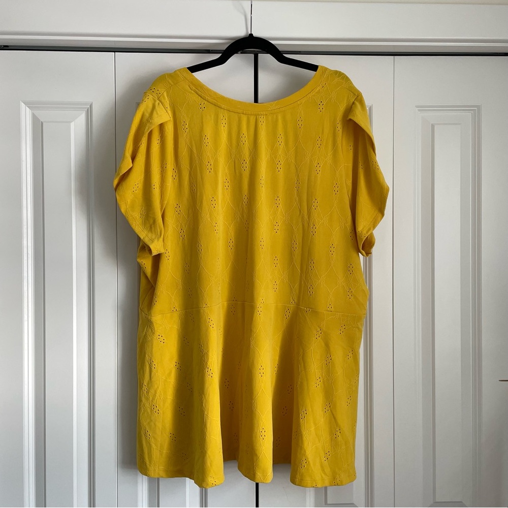 2X Plus Size Yellow Flowy Top with Detailed Design: Addition Elle/Penningtons